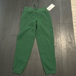Lululemon new with tags scuba HR jogger and evergreen